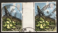 GB QEII 9p Primrose, 1979, gutter pair, SG1079, Mi785, Scott855, YT884 used