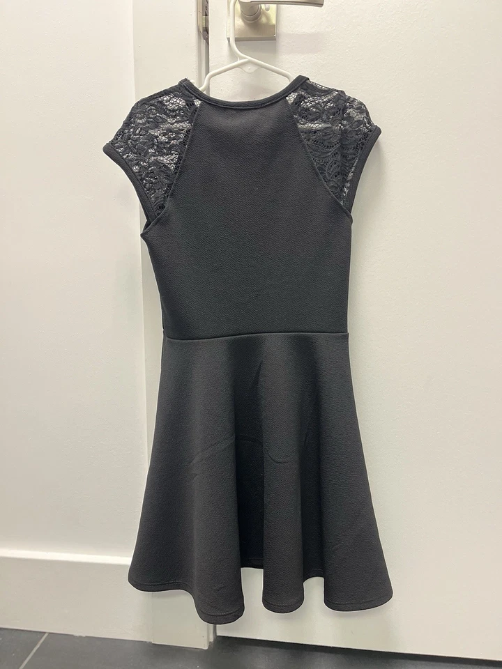 Vestido negro Aqua Girls con detalles de encaje talla pequeña Foto 2 de 4
