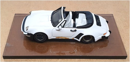 Metal 43 1/43 Scale 001361 - Porsche 911 Turbo Cabrio 4x4 - White - Picture 4 of 5