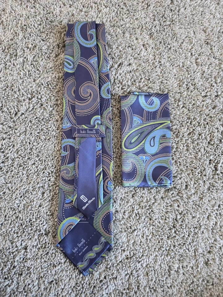 Nuevo ITALO FERRETTI Seda SATINADO Cuello Corbata Bolsillo Cuadrado Set PAISLEY Multicolor Nuevo en Caja Foto 2 de 4