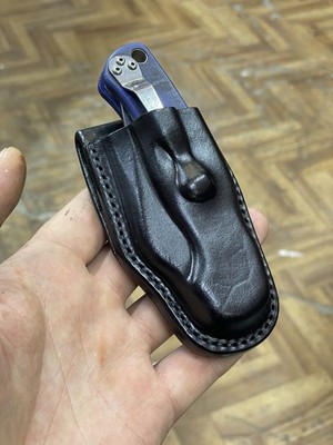Molded vertical holster / leather sheath for spyderco paramilitary 2