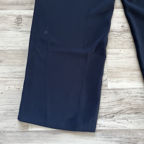 Pantalón Lululemon On The Fly pierna ancha tiro alto cordón azul marino para mujer 6 - Imagen 8 de 10