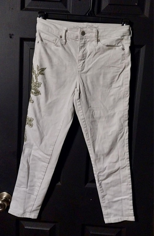 Universal Threads Power Stretch Embroidered High Rise Skinny Crop Jeans. 2/26R