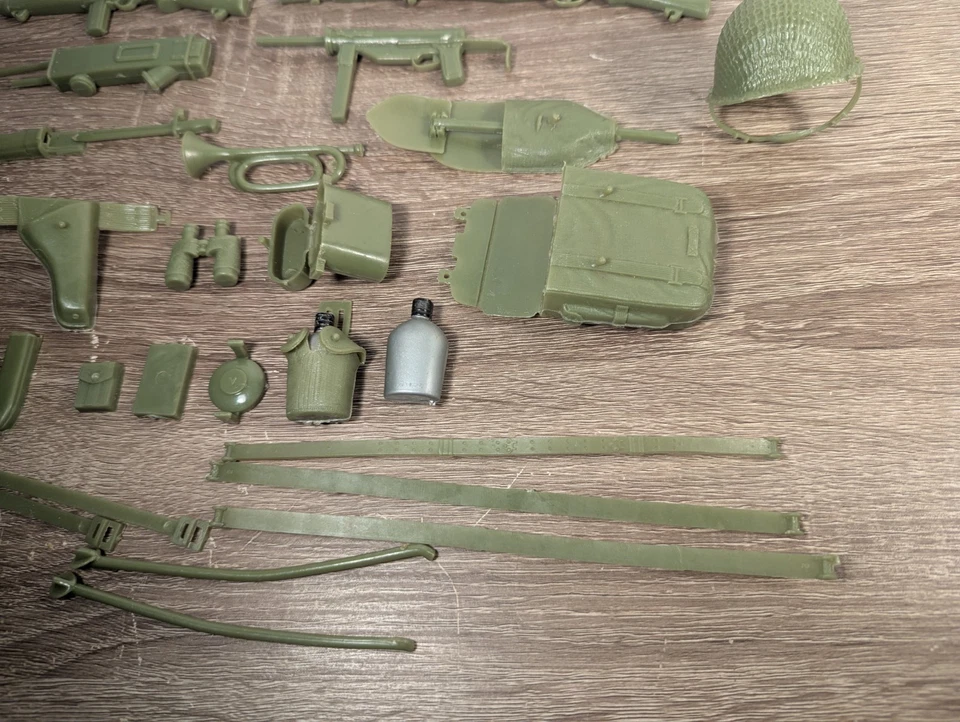 Vintage 1960s Louis Marx Stony Stonewall Smith Original Weapons Accessories Lot - Image 3 of 4