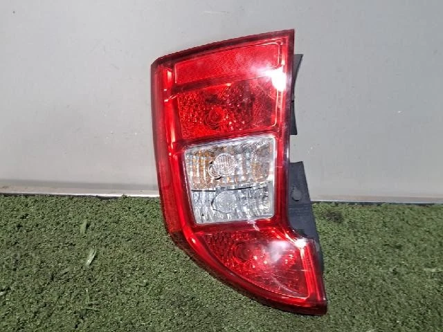 KIA Rondo 2010 nueva luz trasera derecha Foto 3 de 4