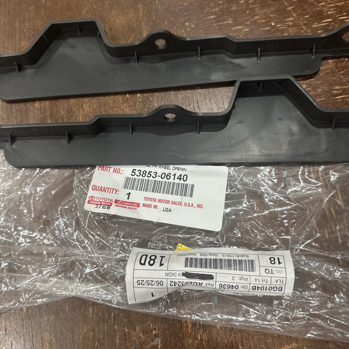 aimi　0405 NEW OEM 2018-2023 Toyota Camry Front Wheel Opening Insulator Kit