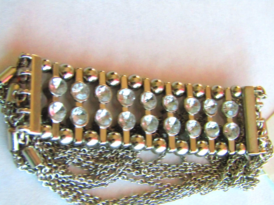 Pulsera elástica de eslabones punteados ViVI NUEVA CON ETIQUETAS $34 cadena de cristal sintético transparente plateado Foto 4 de 4