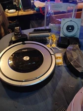 I Robot Roomba 700 Series Model 860 + 3 Virtual Walls + Assesories. Tested