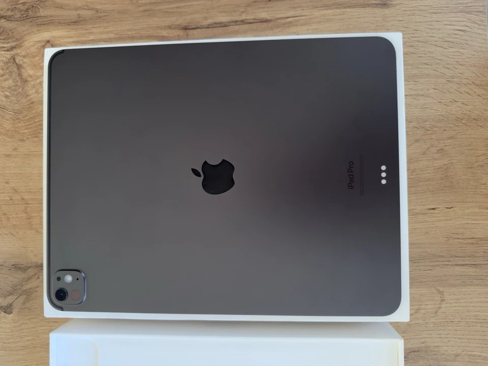 Apple iPad Pro 13-inch (M4) · 256GB · Wi-Fi, photo 2 sur 5