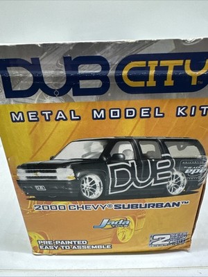 JADA DUB CITY RED 2000 CHEVY SUBURBAN MODEL KIT 1:24 2 Sets Of