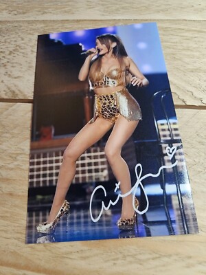 ARIANA GRANDE Repro-Autogramm - ca. 10x16 - (074)