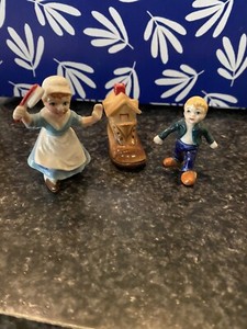 Vintage Old Lady And Shoe Nursery Rhymes Figurines 