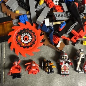 LEGO NEXO KNIGHTS: Jestro's Volcano Lair (70323) - INCOMPLETE