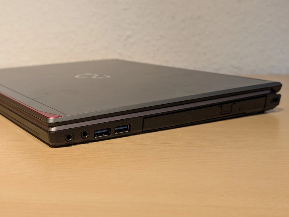 FUJITSU LIFEBOOK E736 i5-6gen. 4GB RAM, 500 GB HDD Win10, 13,3 Zoll - Bild 3 von 4