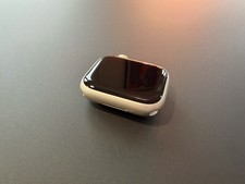 Apple Watch Series 8 41mm GPS – Starlight Aluminium – Sportband
