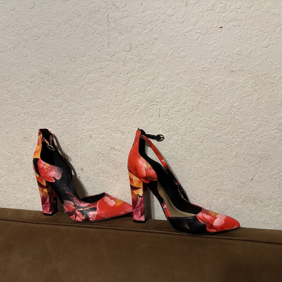 zapatos mujer talla 7.5 tacón pompa Foto 3 de 4