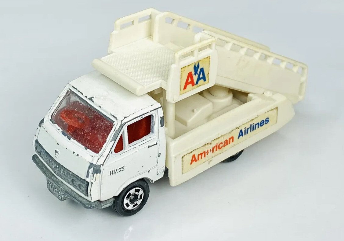 日本製 トミカ】トヨタ ダイナ、ハイエース 4台（No.39、38.50