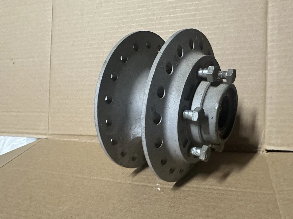 Conjunto de buje de rueda delantera NOS Yamaha XS650 36 radios (1) -W3 Foto 2 de 4