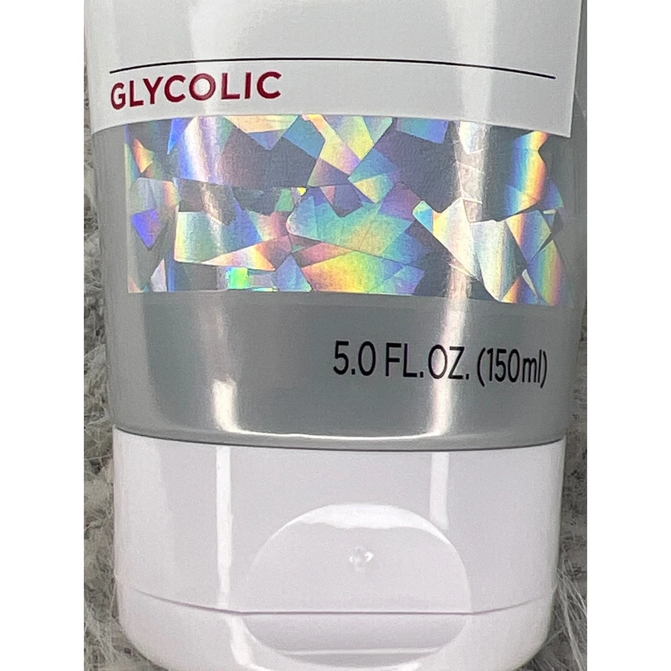 LOreal Paris Revitalift Bright Reveal Glycolic Scrub Cleanser 5oz New - Image 3 of 3