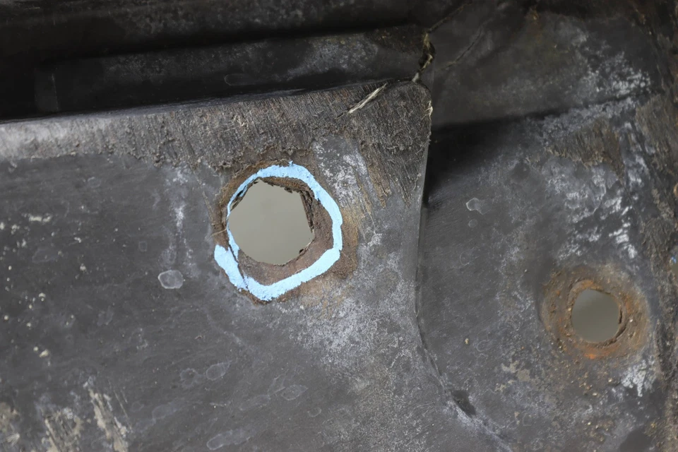 2001-2003 BMW 525I - Front Belly PAN / Shield / Cover 8159980 - Image 3 of 4