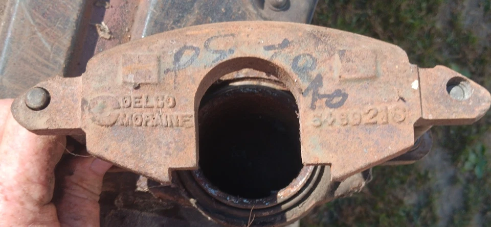 Pinza de freno delantera derecha de un Oldsmobile Toronado 1970 N.º de parte: 6489215 Foto 4 de 4