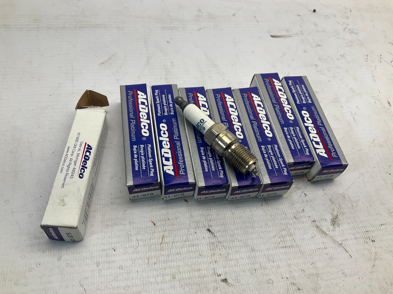 ACDelco OEM GM 47-979 Double Platinum Spark Plugs Set Of 8 T
