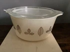 Vintage PYREX Gold Leaf Casserole 473 With Lid NICE!