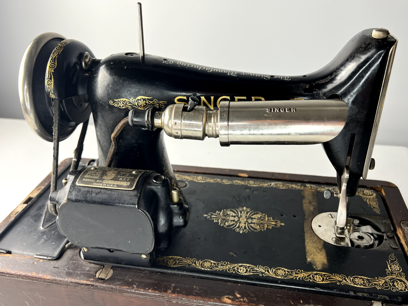 1923 Singer Sewing Machine Model 99 99K w/ Bent Wood Case, Base, and