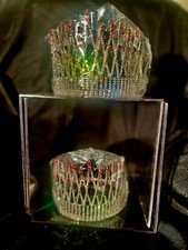 Item 7636: This 2-Crown Set features a stylish and elegant design