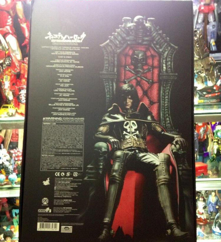 Hot Toys MMS222 Space Pirate Captain Harlock 1/6th Action Hot Toys MMS222 Space Pirate Captain Harlock 1/6th Action