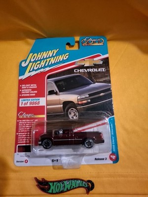 2002 Chevrolet Silverado Johnny Lightning Classic Gold  Y