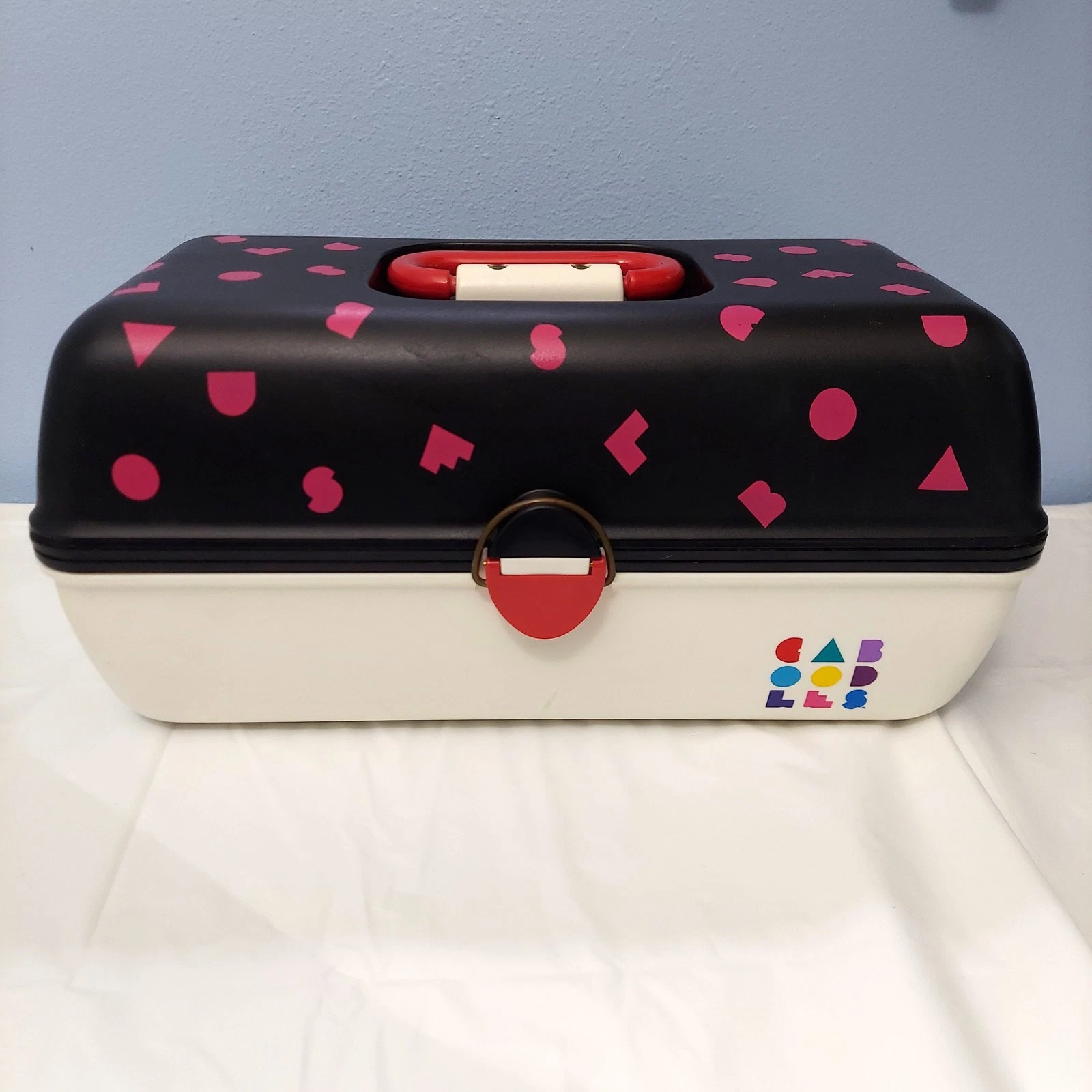 Vintage Caboodles Make-Up Organizer Case 3 Tier Black Hot Pink, 1990 Retro USA
Opens in a new window