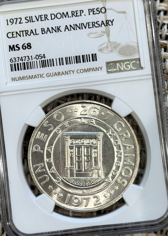 BRIGHT WHITE STUNNNER!! -- NGC MS68!! -- 1972 SILVER Dominican Republic Peso