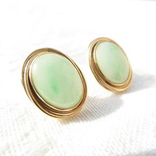 BEAUTIFUL VINTAGE GREEN OVAL JADE CHINESE 14K YELLOW GOLD EARINGS