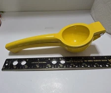 Avanti Lemon Squeezer Die Cast Aluminum Hard Baked Enamel Finish. Used.