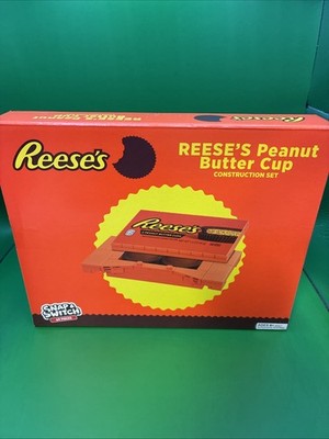 NEW! REESE'S PEANUT BUTTER CUP Snap & Switch Construction Set 69 pcs