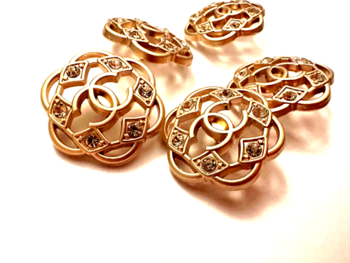 chanel camellia Gold Buttons cut out design crystals features gold metal cc logo - Picture 19 of 21