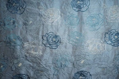 Tissu SOIE SAUVAGE brodée exceptionnelle vendu au mètre bradé - Photo 1/4