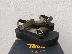 teva flatform satin