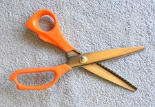 Vtg Stainless Steel Pinking Shears. No ravel, Fabric Scissors.  made in Japan