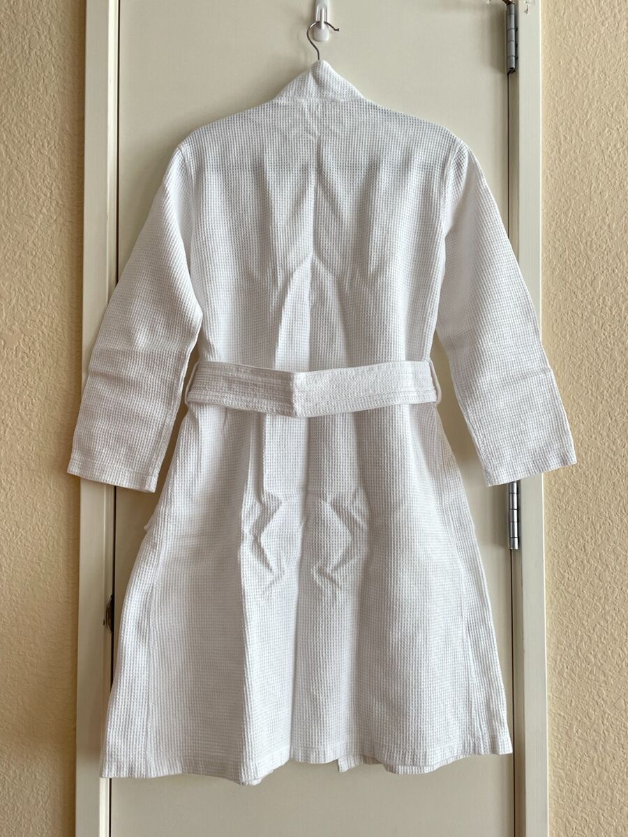 Christian Dior “Dior Beauty” White Cotton Waffle Bath Spa Christian Dior “Dior Beauty” White Cotton Waffle Bath Spa