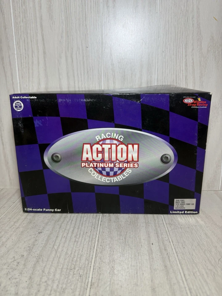 Action Platinum Series John Force Brute Force 1978 Monza Funny Car escala 1:24 Foto 2 de 4