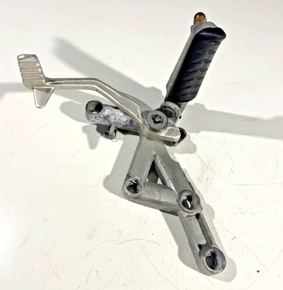 Triumph TT600 2000 - 2003 передняя правая вешалка ножной колышек задний тормоз педаль рычаг - Изображение 3 из 4