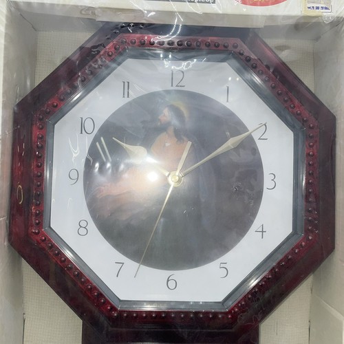 Laurel Precision Pendulum Clock With An Image Of Jesus On The Face. - Picture 2 of 9