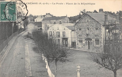 Carte Postale Ancienne Orsay (91) Place De La République - Années 1910