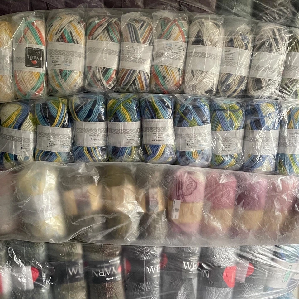 1kg  KNITTING Crochet WOOL / YARN MYSTERY BAG JOBLOT, 1 kg, 1000g - Image 2 of 2