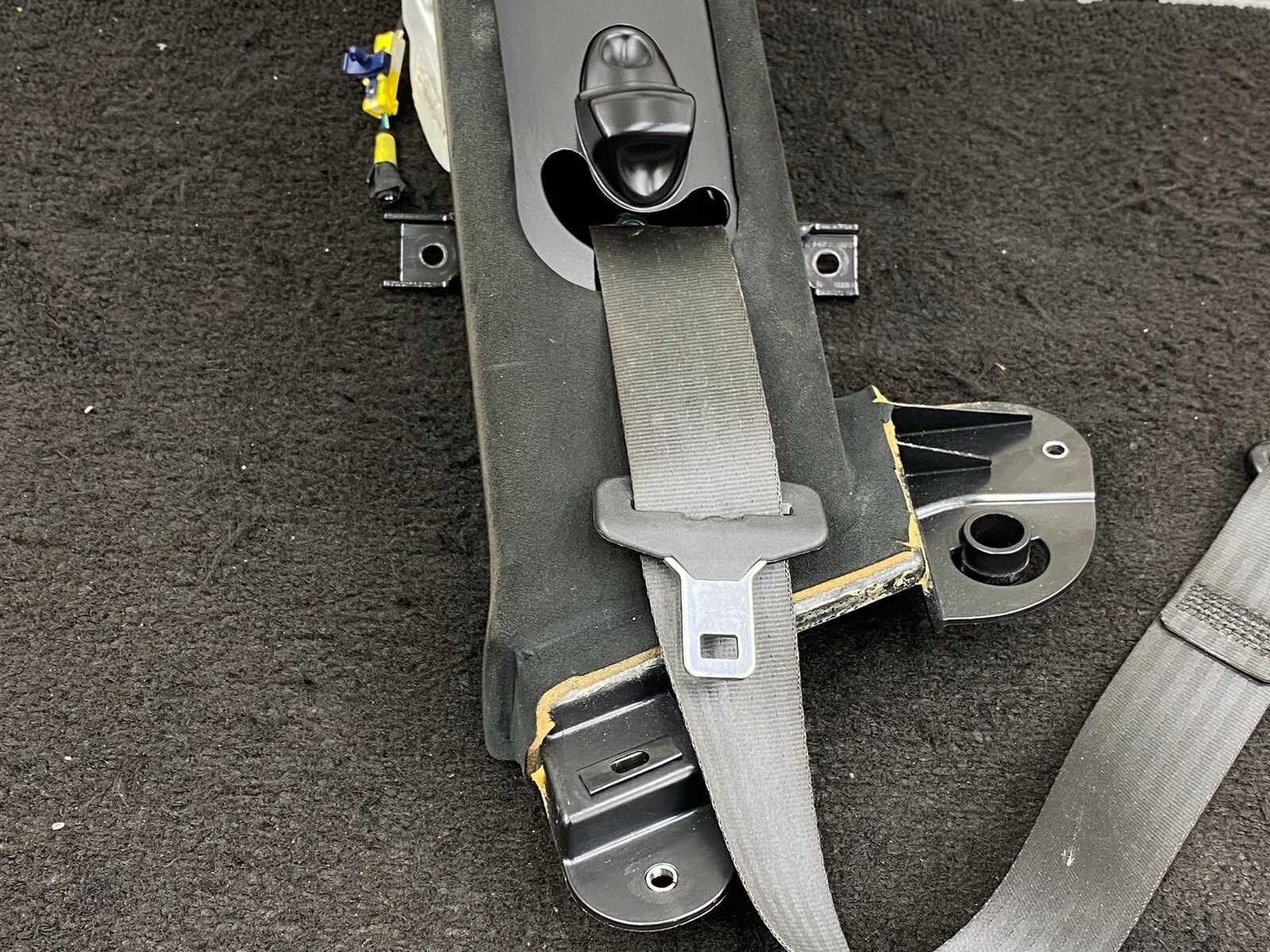 2015 Maserati Granturismo MC OEM Driver Left Front Seat Belt Retractor W/ Cover