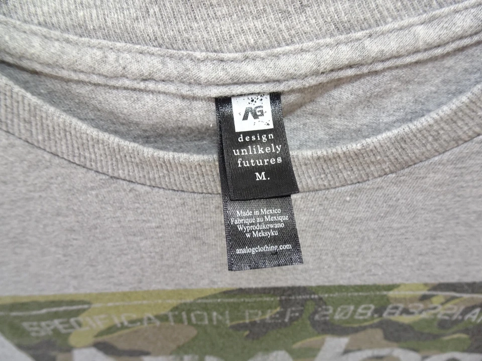 Camiseta Analógica AG Integrada Fornecimento de Vestuário Estampa Camuflagem Cinza Médio Skate Neve - Imagem 4 de 4