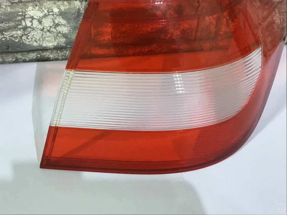 Lincoln Zephyr 2006-2009, MKZ luz trasera cubierta de lente derecha (lado del pasajero) OEM. Foto 3 de 4