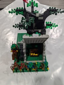 LEGO Castle 6066 Camouflaged Outpost (1987) - Iconic Forest Knight's Lair - V